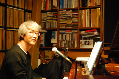 sakuma&piano.JPG